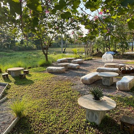 บ้าน Guh Uthai Thani Bagian luar foto